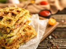 Gaufres de courgettes, feta et menthe