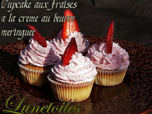 Cupcakes aux fraises à la crème au beurre meringuée
