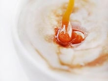 Bavaroise à la poire, coulis de caramel