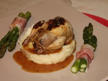 Cailles farcies aux fruits secs et purée de patates douces