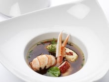 Consommé glacé de crustacés et langoustines