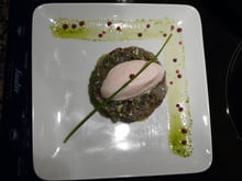 Tartare de loup de ligne à la noisette et citron vert combawa