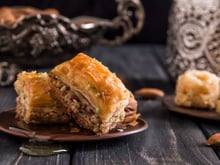 Baklawa : pâte feuilletée amandes, noix et miel