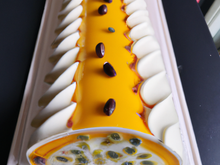 Bûche au chocolat blanc et fruits de la passion