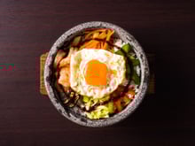 Bibimbap coréen : réussissez facilement ce plat emblématique à la maison
