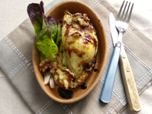 Tartine de poire rôtie, roquefort, noix et miel