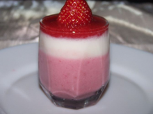 Panna cotta aux fraises et noix de coco