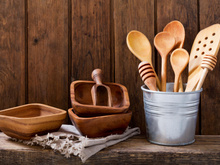 Personne ne vous le dit pourtant ce geste est indispensable pour conserver vos ustensiles en bois