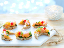 Toast’lune ceviche de saumon fumé de Norvège, poire, crème de cresson