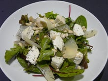 Salade chèvre poires mesclun