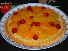 Tarte pâtissière aux abricots et aux fraises