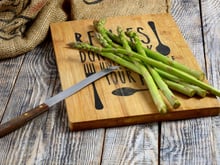 Ne jetez plus les queues de vos asperges ! Voici comment en faire un velouté printanier onctueux