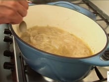 Soupe à l'oignon au thym