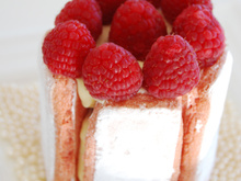 Mini-charlottes framboises façon tiramisu aux biscuits roses de Reims