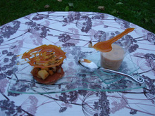 Petits pancake à la farine de châtaignes, compotée pomme poire façon mendiant, sauce à la confiture de lait