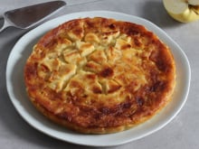 Gâteau moelleux et caramélisé aux pommes