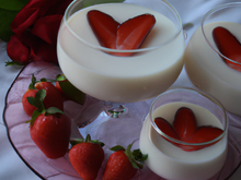 Pannacotta verveine, fraises et roses