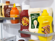 Mayonnaise, ketchup, moutarde : combien de temps peut-on réellement les garder ouverts au frigo ?