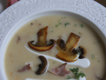Velouté de champignons au gingembre et jambon de canard