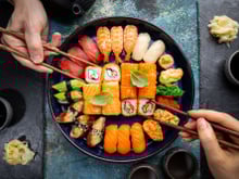 "Il va falloir les éviter": un diététicien dévoile les sushis qu’il vaut mieux ne pas commander au restaurant