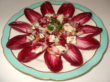 Salade de carmine au roquefort et aux noix