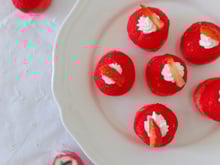 Petits choux fraise chocolat blanc