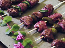 Brochettes de bœuf en robe de shiso