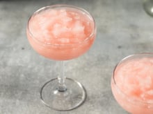 Peach Frosé : comment faire ce nouveau cocktail glacé qui va devenir incontournable pour vos apéros d’été ?