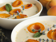 Abricots au lait d'amandes et au thym