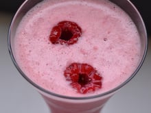 Cocktail glacé pamplemousse et framboises