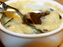 Petites crèmes à la banane sous croûte de chocolat (sans œuf)