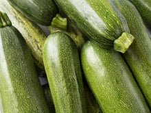 Oubliez la pâte traditionnelle : utilisez des courgettes pour préparer cette quiche légère et ultra-fondante