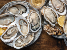 Conseils huîtres : Ouverture, conservation... Tout savoir sur les huîtres pour réussir votre repas de Noël 2025