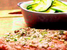 Steaks d'agneau à la romaine, poêlée de courgettes au thym