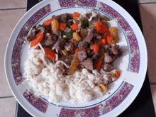 Riz sauté au bœuf et petits légumes