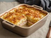 Retour en enfance assuré avec ce gratin de pommes de terre au poulet façon Dauphinois