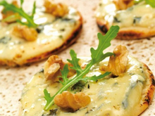 Minipizzas au Bresse Bleu et aux noix