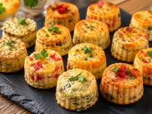 Prêts en 10 minutes et avec 3 œufs : ces mini-flans salés express vont devenir les stars de vos apéros d'été