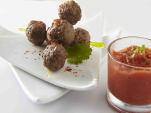 Brochette libanaise de bœuf épicé au citron, sauce tomate acidulée