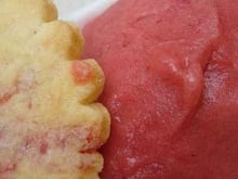Sorbet aux fraises des bois et sablés aux fraises