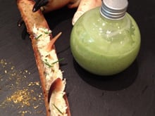 Gaspacho de concombre au kiwi, tartine de crabe