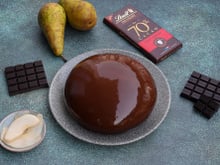 Entremets aux poires et chocolat et glaçage miroir