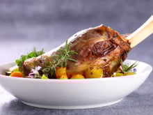 Gigot d’agneau : Norbert Tarayre livre sa méthode pour obtenir une viande fondante et bien parfumée