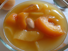 Compote de pêches aux amandes