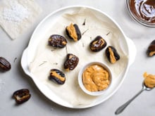 Dattes fourrées au beurre de cacahuètes : vous allez adorer ce snack facile et rapide à faire