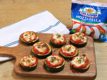 Pizzas de courgette à la mozzarella