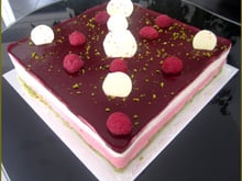 Bavarois framboise, chocolat blanc et pistache