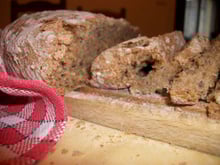 Pain "noir" aux graines