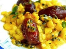 Ananas, dattes Med'joul et fruits de la passion