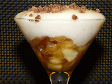 Espuma de pommes caramélisées.